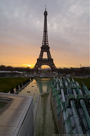 reflet-dans-bassin-trocadero-tour_eiffel.jpg